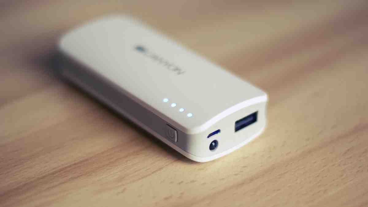 Najlepszy powerbank dla kuriera do pracy na Glovo, Uber Eats, Stuart i Bolt Food